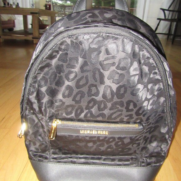 MICHAEL KORS BLACK LEOPARD BOOKBAG/BACKPACK/POCKETS/GOLD HARDWARE DETAIL! - Picture 1 of 9
